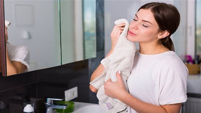 بدلي منشفتكِ يومياً لتتمتّعي ببشرة جميلة وشبابية مهما تقدمتِ في السن!