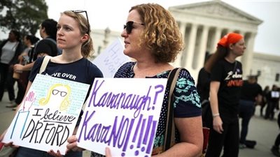 تجمهر محتجين أمام الكونجرس على تعيين كافانو في المحكمة العليا