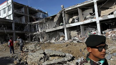 إندونيسيا.. استخراج 2000 جثة ونحو 5 آلاف تحت الأنقاض