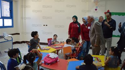محافظ بورسعيد يشهد بدء الدراسة بالمدرسة 