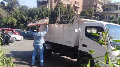 المرافق تزيل الأكشاك المخالفة والإشغالات بحي الدقي (صور)