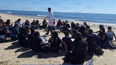 المندوبية الجهوية للتربية بنابل تحقق مع أستاذ درس تلاميذه على شاطئ البحر