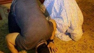 ما حكم صلاة الرجل مع زوجته بنية الجماعة؟