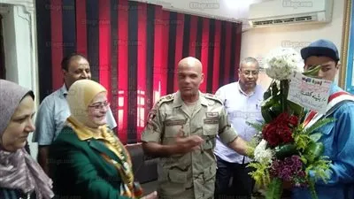 طلاب كفرالشيخ يهنئون المحافظ ومدير الأمن والمستشار العسكري بذكرى أكتوبر (صور)