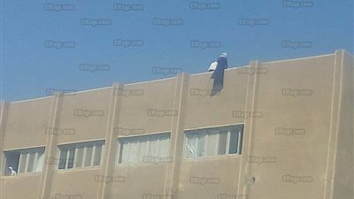 التحقيق مع مسؤول أزهري للتحقيق لإعتلاء طالبات سطح معهد ببني سويف (صور)