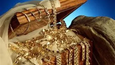 هل تجب الذكاة على الذهب المدخر؟