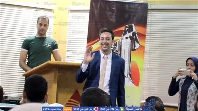 شاب بالبحيرة: عصر 