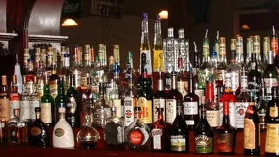 ضبط كمية من زجاجات الخمور دون ترخيص بمحل في الغردقة