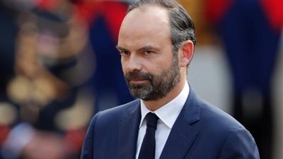 رغم الاحتجاجات.. رئيس الوزراء الفرنسي يؤجل تقديم استقالته