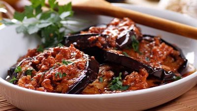 طريقة عمل باذنجان باللحم المفروم 