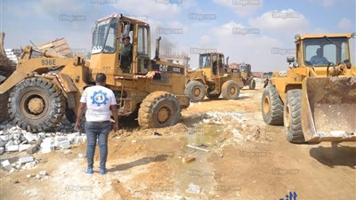 السكرتير العام يقود حملة إزالة التعديات بـ 39 فدان بالسويس (صور)