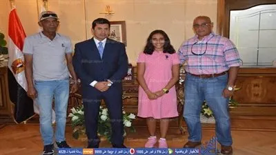 وزير الرياضة يكرم السباحة ريم أشرف صاحبة أطول غطسه في العالم