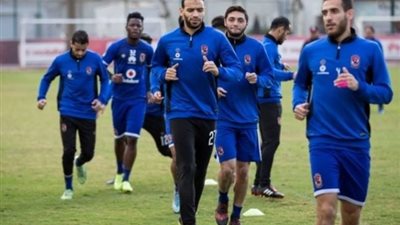 فقرة للكرات العرضية في مران الأهلي 