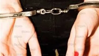 هاربة من 23 حكم جزئي.. القبض على ربة منزل بالمعادي