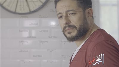 شاهد.. بكاء حماقي في أول ظهور غنائي له بعد وفاة عمته (صور)