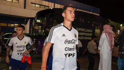 المنتخب الأرجنتيني يصل ملعب الهلال