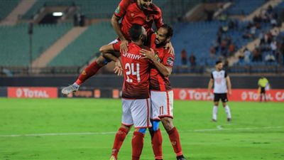 الأهلي يتدرب على النجيل الصناعي في الجزائر