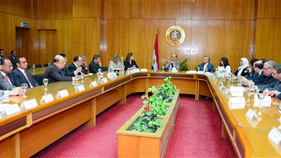 نصار يستعرض مع السفراء الجدد خطة عمل الوزارة لتنمية الصناعة