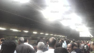 زحام شديد بمحطة مترو السادات بسبب تأخر حركة قطارات الخط الثاني 