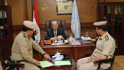 محافظ كفر الشيخ يبحث إزالة التعديات على بحيرة البرلس (صور)