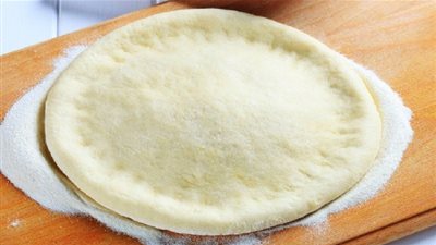 في عشر دقائق فقط.. إليك أسهل طريقة لعمل عجينة البيتزا