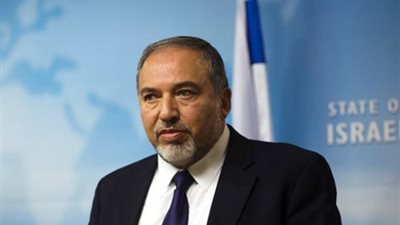 وزير الجيش الإسرائيلي يأمر بوقف تدفق الوقود لغزة