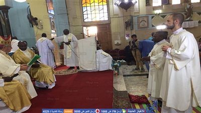 السفير البابوي يحتفل برسامة شمامسة بعيد القديس دانيال كومبوني (صور)