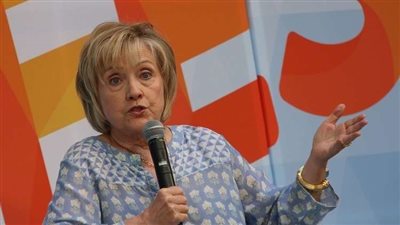 كلينتون تنأى بنفسها عن أي معلومات سريّة تخص أمن بلادها