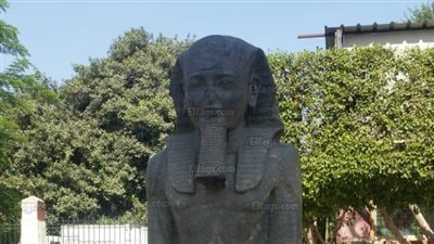 نقل تمثالين أثريين من حديقة الجزيرة إلى المتحف المصري الكبير (صور)