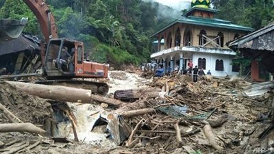 22 قتيلًا وعدد من المفقودين بعد أمطار غزيرة في أندونيسيا