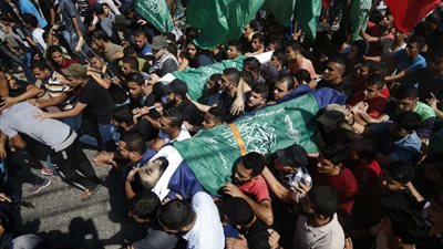 فلسطين.. الآلاف يشيعون ضحايا القمع الإسرائيلي في غزة