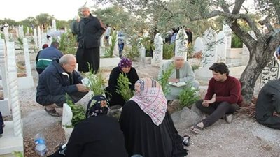 ما حكم زيارة القبور؟