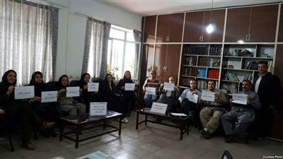 بسبب سوء الحالة المعيشية.. إضراب عام للمعلمين في إيران