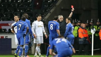 تعرف على أغرب حالات الطرد التي تعرض لها لاعبي كرة القدم محليًا وعالميًا