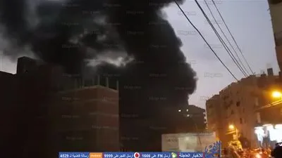 عاجل.. لحظة نشوب حريق ضخم بمصنع 