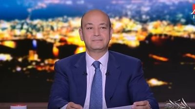 تعليق ناري لـ عمرو أديب على واقعة نقل سيارات إسعاف لـ