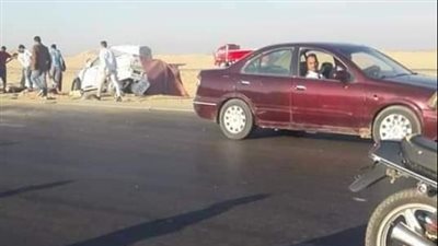 انقلاب سيارة ربع نقل تقل عمالا بطريق 