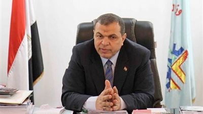 وزير القوى العاملة يهنئ الفريق محمد عباس حلمي بعيد القوات الجوية‎