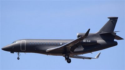 صاعقة رعدية تضرب طائرة الأمير هاري وعقيلته  (صورة)