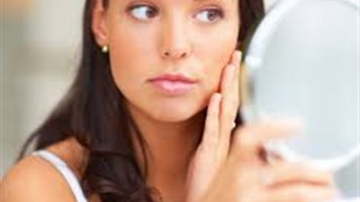 للفتاة الجامعية.. كيف تحفظين على صحة بشرتك؟