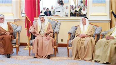 رئيس الوزراء البحريني يشيد بمواقف السعودية مع أشقائها  