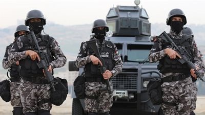 مقتل مطلوبين أمنيًا وتوقيف 5 آخرين في الزرقاء بالأردن