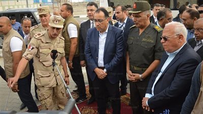 رئيس الوزراء يتفقد مشروع الـ 118 مصنعا في بورسعيد (صور)