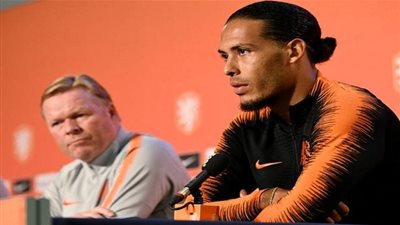 كومان: فان دايك لعب مكسورا ورفض طلب ليفربول