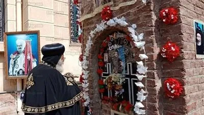 بعد عودته من أمريكا.. البابا تواضروس يزور قبر مطران دمياط (صور)