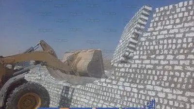 إزالة 20 حالة تعد بالبناء على الأرض الزراعية ببني مزار بالمنيا