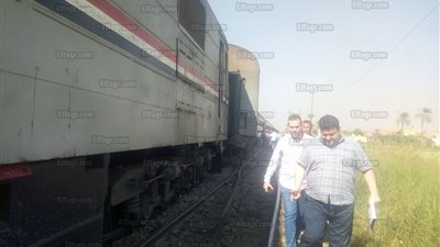 تفاصيل خروج قطار ركاب عن القضبان ببني سويف.. 