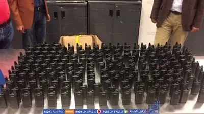 إحباط محاولة تهريب 200 جهاز لاسلكي مخبأ بطرد أجهزة إليكترونية