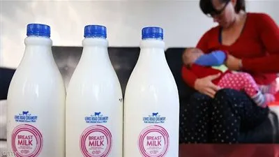 لأول مرة.. بريطانيات يتبادلن 