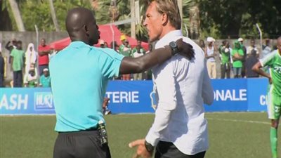 خناقة لمدرب المغرب أمام جزر القمر (فيديو)